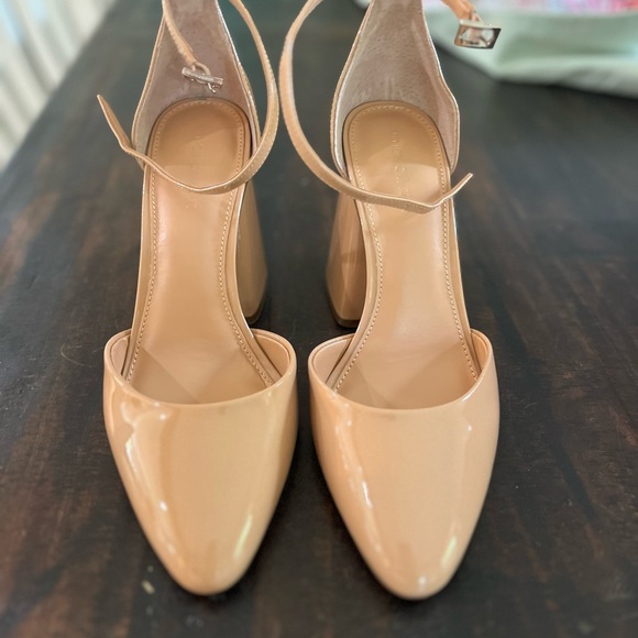 VC- Addilenz Vince Camuto Heels - Picture 4 of 5